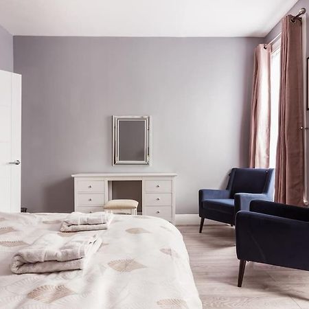 4 Bedroom House, 2 Min Walk From Station London Eksteriør bilde