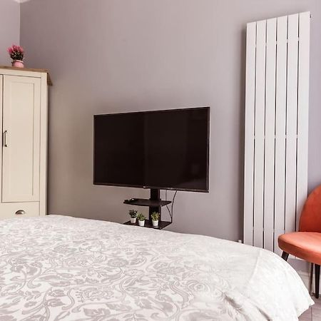 4 Bedroom House, 2 Min Walk From Station London Eksteriør bilde