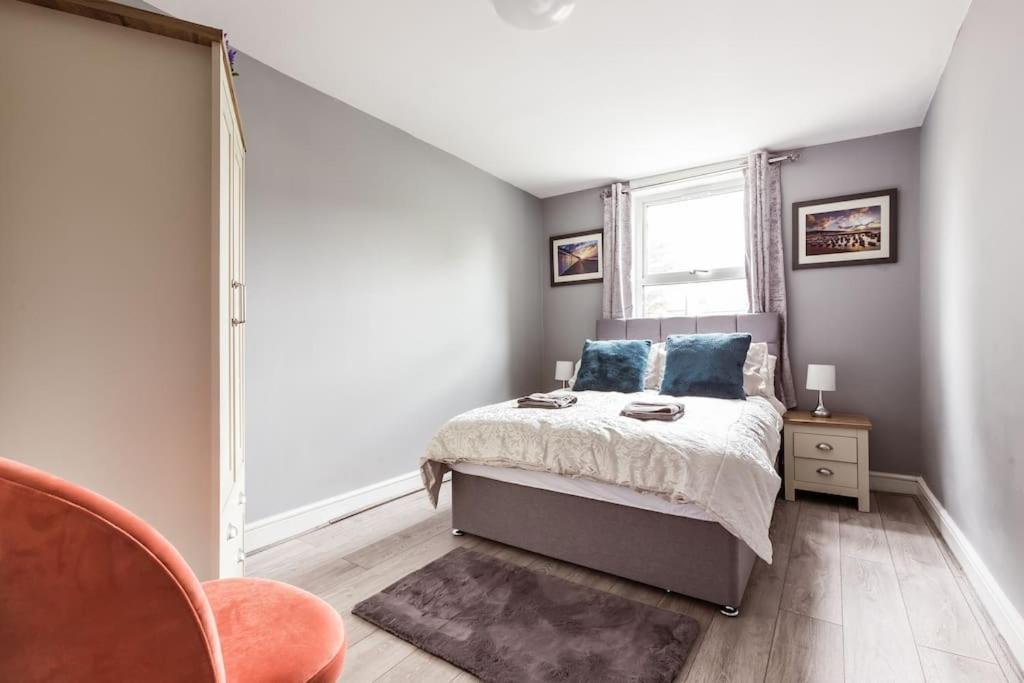 4 Bedroom House, 2 Min Walk From Station London Eksteriør bilde