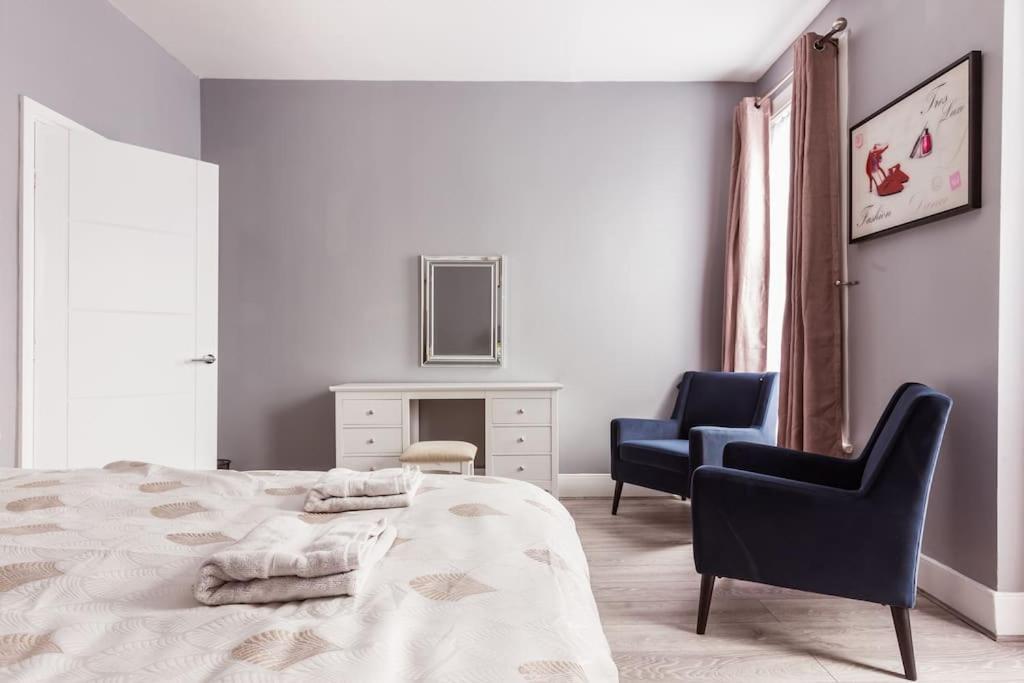 4 Bedroom House, 2 Min Walk From Station London Eksteriør bilde