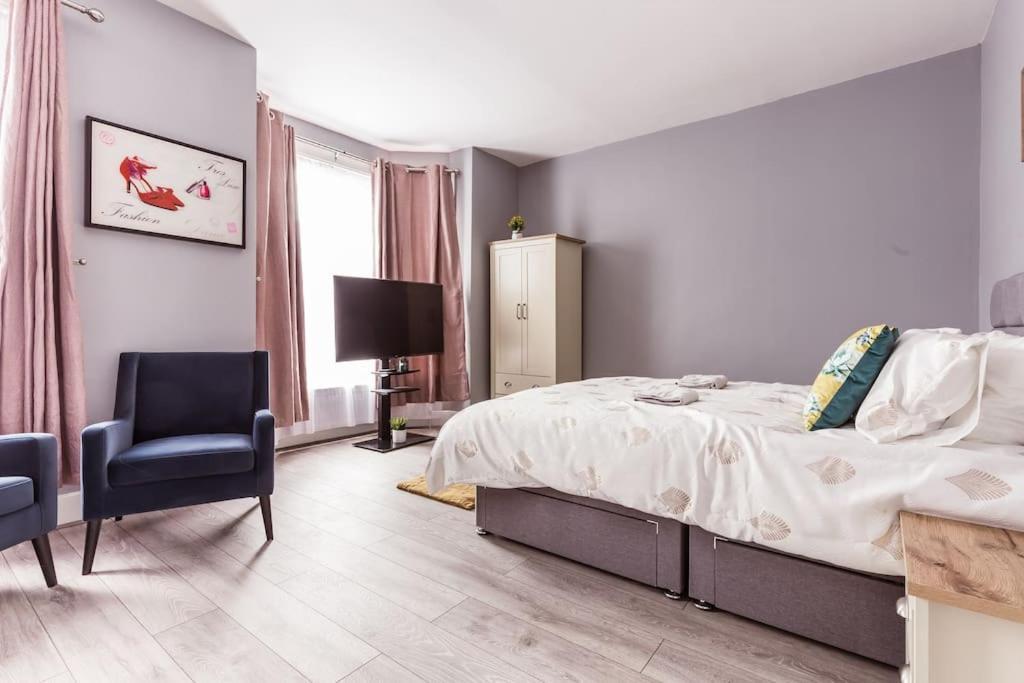 4 Bedroom House, 2 Min Walk From Station London Eksteriør bilde