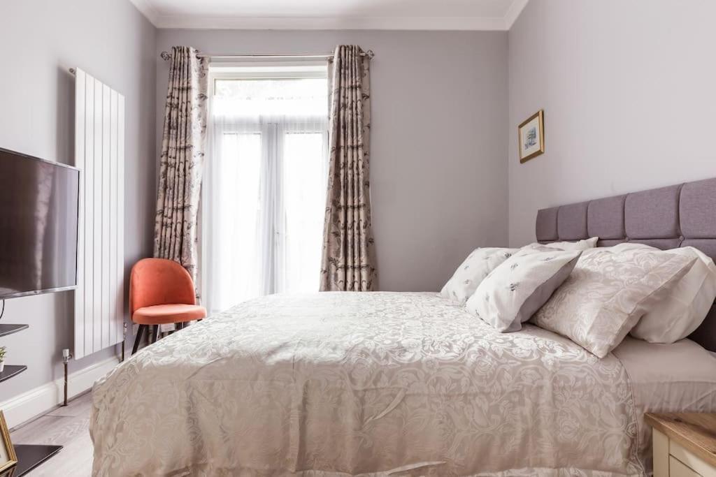 4 Bedroom House, 2 Min Walk From Station London Eksteriør bilde